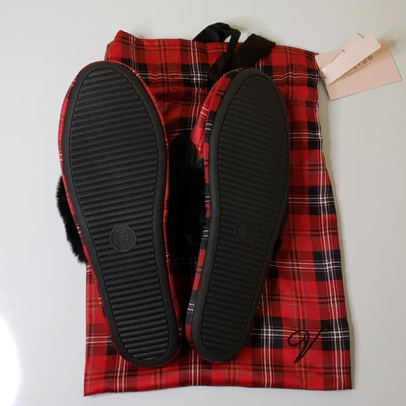 🆕️Victoria's Secret Signature Satin Slippers - Picture 3 of 12
